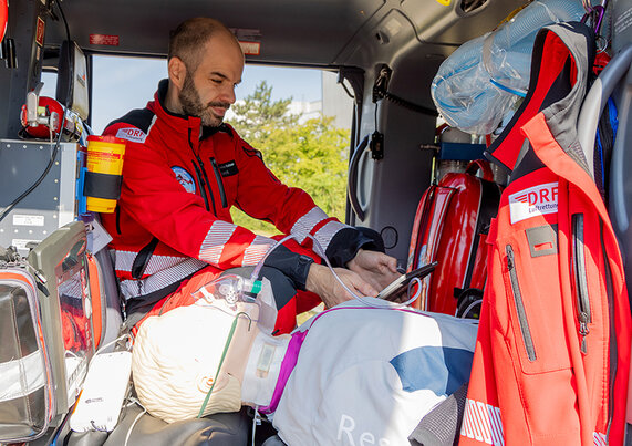 Bild zur Presseinformation "Neue Studie untersucht Zusammenhang von Blutdruck und Hirndurchblutung im Rettungseinsatz"